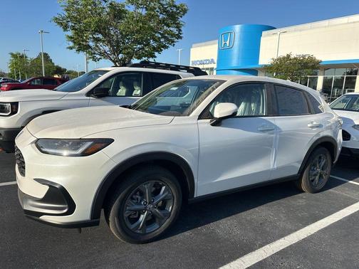 Platinum White Pearl 2026 Honda HR-V LX