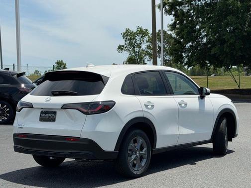 Platinum White Pearl 2026 Honda HR-V LX