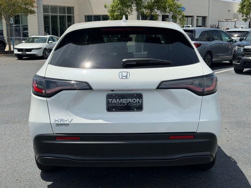 Platinum White Pearl 2026 Honda HR-V LX