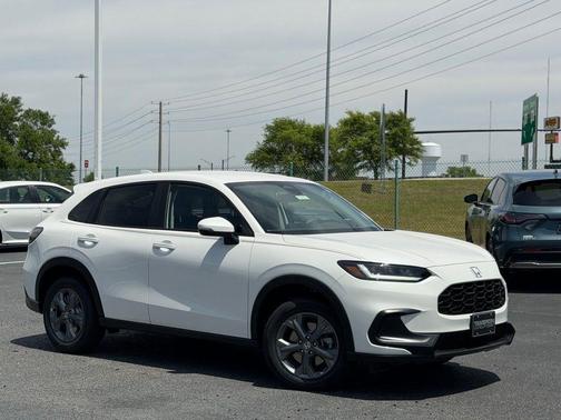 Platinum White Pearl 2026 Honda HR-V LX