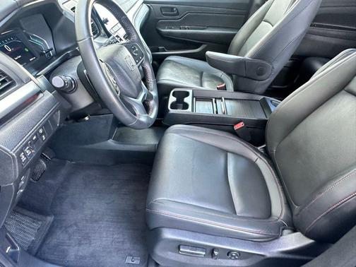 Sonic Gray Pearl 2023 Honda Odyssey Sport