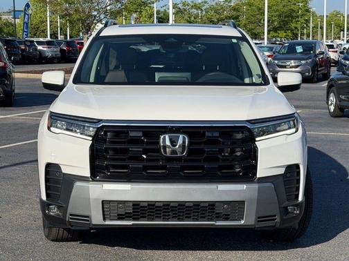 Platinum White Pearl 2026 Honda Pilot Touring 8-Passenger