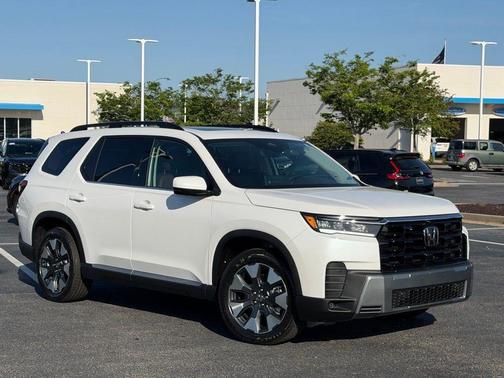 Platinum White Pearl 2026 Honda Pilot Touring 8-Passenger