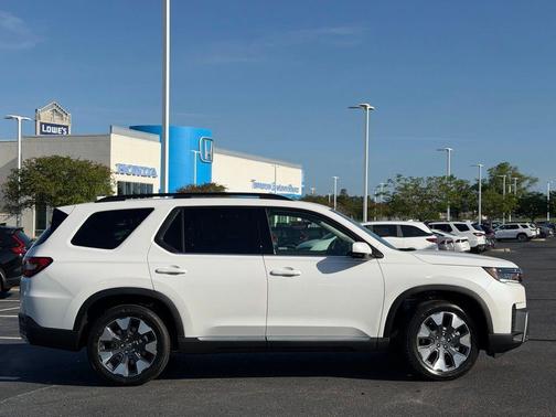 Platinum White Pearl 2026 Honda Pilot Touring 8-Passenger