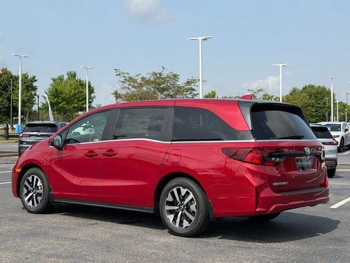 Radiant Red Metallic II 2026 Honda Odyssey EX-L