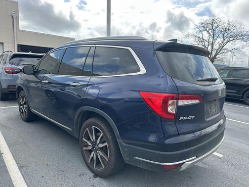 2022 Honda Pilot Touring 8-Passenger