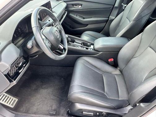 Platinum White Pearl 2024 Honda Accord Hybrid Sport-L
