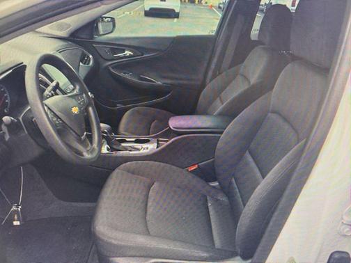 Summit White 2024 Chevrolet Malibu 1LS