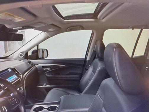 Silver 2024 Honda Ridgeline RTL