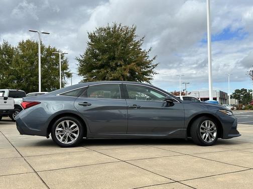 2022 Toyota Avalon XLE