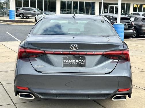 2022 Toyota Avalon XLE
