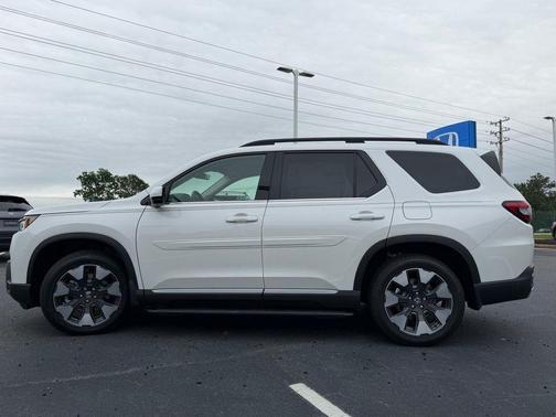 Platinum White Pearl 2026 Honda Pilot Touring 8-Passenger