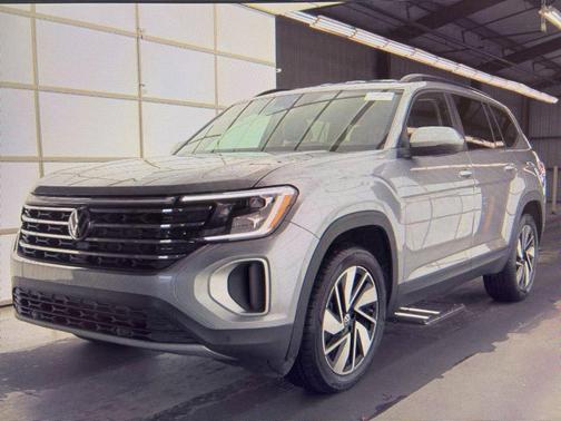 Silver Mist Metallic 2025 Volkswagen Atlas 2.0T SE w/Technology