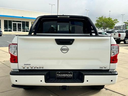 Glacier White 2024 Nissan Titan SV