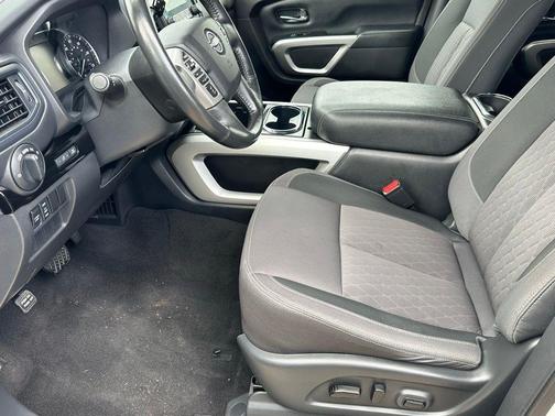 Glacier White 2024 Nissan Titan SV