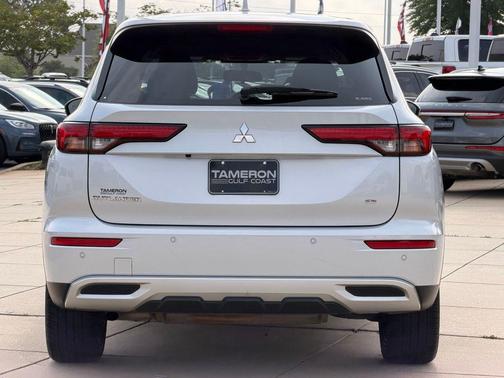 Black 2024 Mitsubishi Outlander SE S-AWC