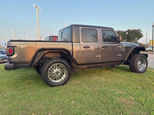 2024 Jeep Gladiator Sport S