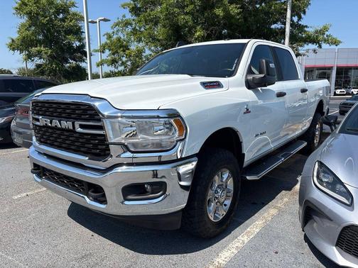 Bright White Clearcoat 2024 RAM 2500 Big Horn Crew Cab 4x4 6'4' Box
