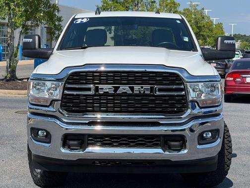 Bright White Clearcoat 2024 RAM 2500 Big Horn Crew Cab 4x4 6'4' Box