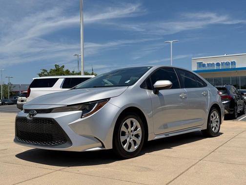 Classic Silver Metallic 2020 Toyota Corolla LE