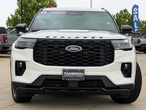 Star White Metallic Tri-Coat 2025 Ford Explorer ST-Line
