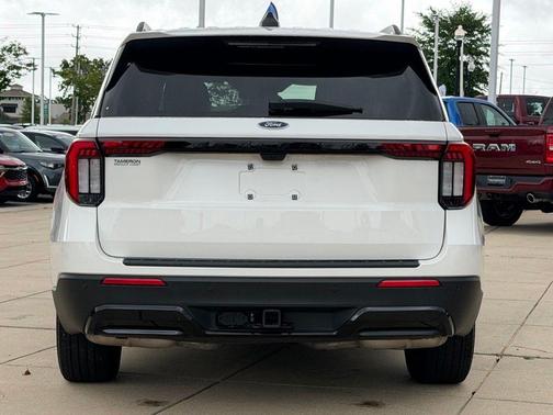 Star White Metallic Tri-Coat 2025 Ford Explorer ST-Line