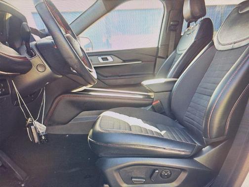 Star White Metallic Tri-Coat 2025 Ford Explorer ST-Line