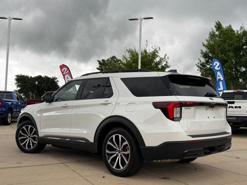 Star White Metallic Tri-Coat 2025 Ford Explorer ST-Line