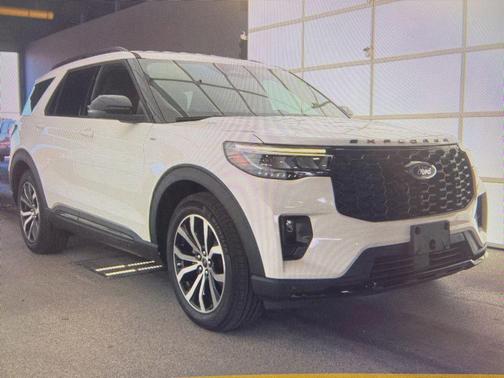Star White Metallic Tri-Coat 2025 Ford Explorer ST-Line