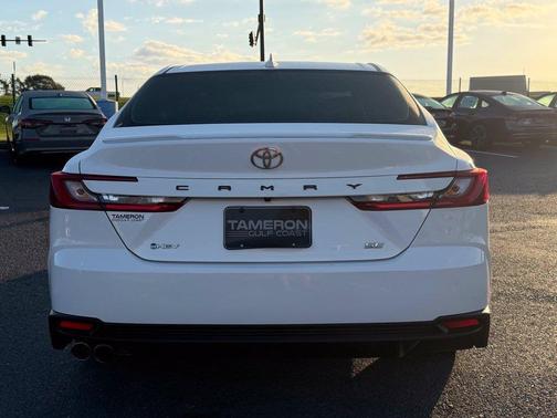 Ice 2025 Toyota Camry SE