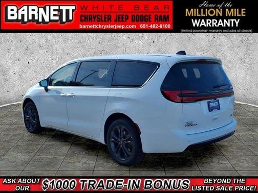 Bright White Clearcoat 2026 Chrysler Pacifica Select