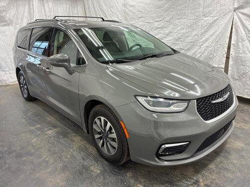 Ceramic Gray Clearcoat 2021 Chrysler Pacifica Touring-L