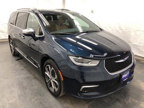 Fathom Blue Pearlcoat 2024 Chrysler Pacifica Pinnacle