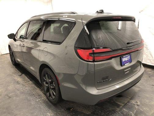 2024 Chrysler Pacifica Touring-L
