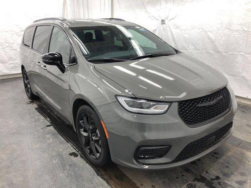 2024 Chrysler Pacifica Touring-L