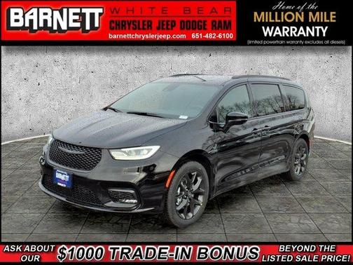 Diamond Black 2026 Chrysler Pacifica Select