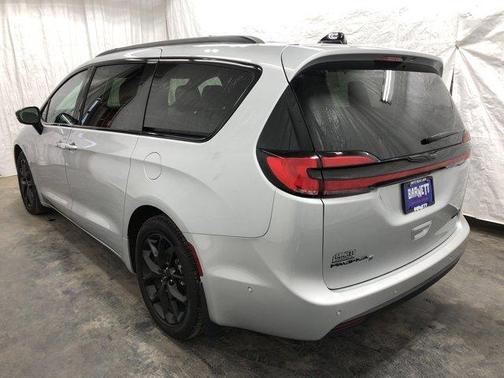 Silver Mist Clearcoat 2024 Chrysler Pacifica Limited