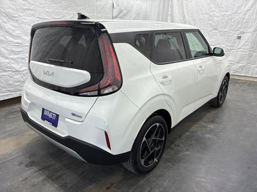 Snow White Pearl 2023 Kia Soul EX