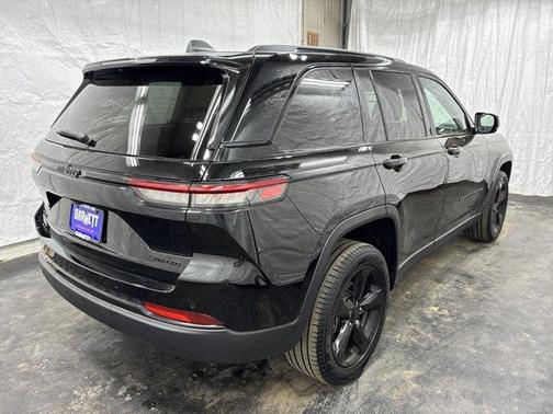 Diamond Black 2023 Jeep Grand Cherokee Limited