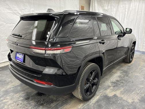 Diamond Black 2023 Jeep Grand Cherokee Altitude