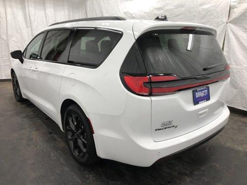 2024 Chrysler Pacifica Touring-L