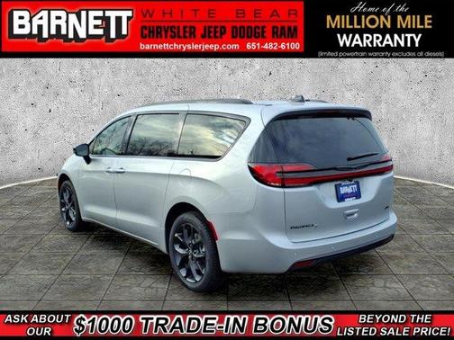 Silver Mist Clearcoat 2026 Chrysler Pacifica Select