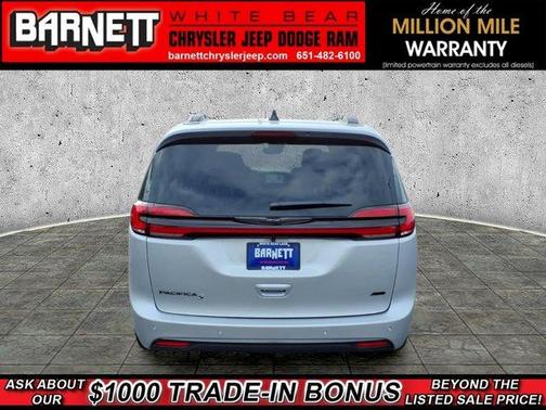 Silver Mist Clearcoat 2026 Chrysler Pacifica Select