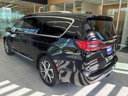 Diamond Black 2024 Chrysler Pacifica Pinnacle