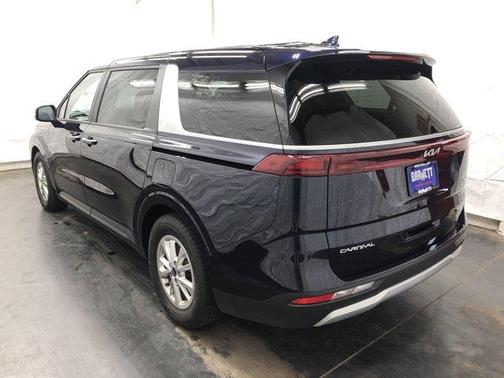 2023 Kia Carnival LX