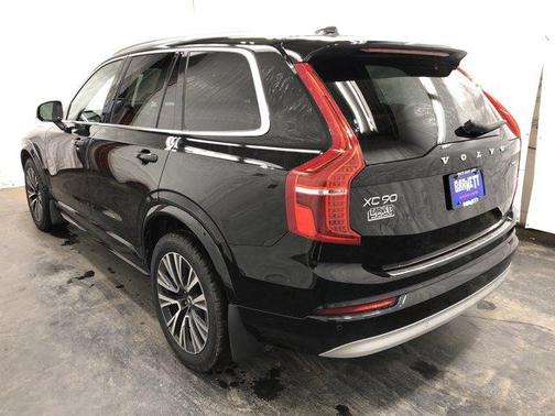 2022 Volvo XC90 T5 Momentum 7 Passenger