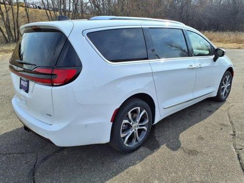 2025 Chrysler Pacifica Pinnacle