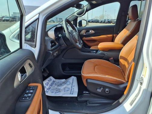 2025 Chrysler Pacifica Pinnacle