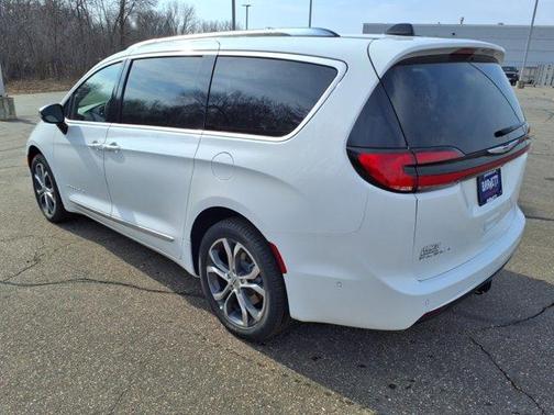 2025 Chrysler Pacifica Pinnacle