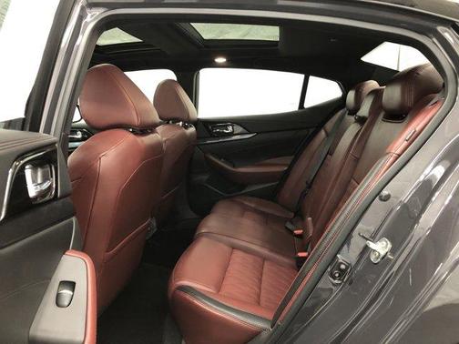 2021 Nissan Maxima Platinum